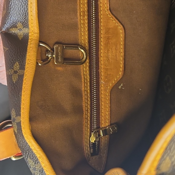 Louis Vuitton Batignolles Shoulder Bag - Picture 5 of 10